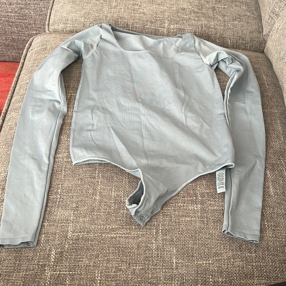 SKIMS Tops - NWOT! Skims bodysuit